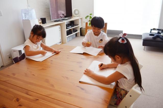 リビング学習に最適！家づくりで考える収納と学習スペースのアイデア